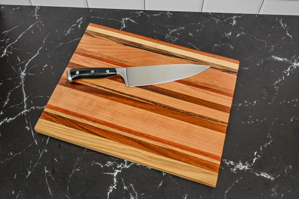 Lightweight and Versatile Edge Grain Cutting Board