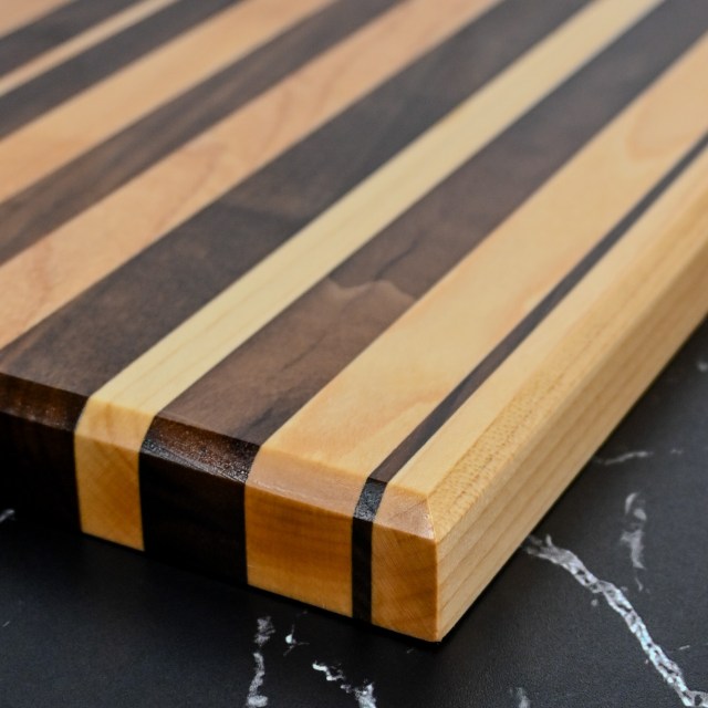 Walnut & Maple Edge Grain Cutting Board - Image 4