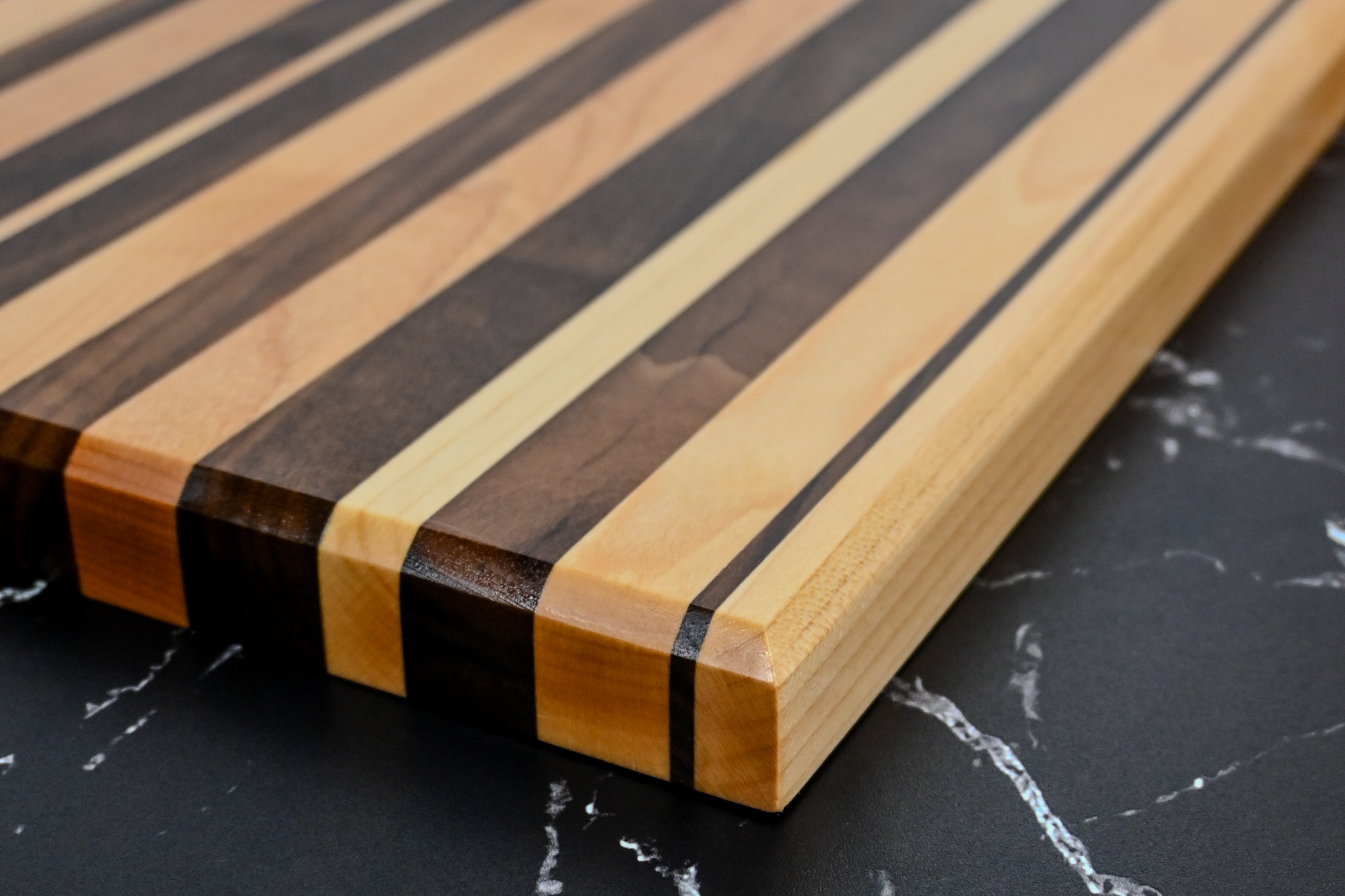 Walnut & Maple Edge Grain Cutting Board - Image 4
