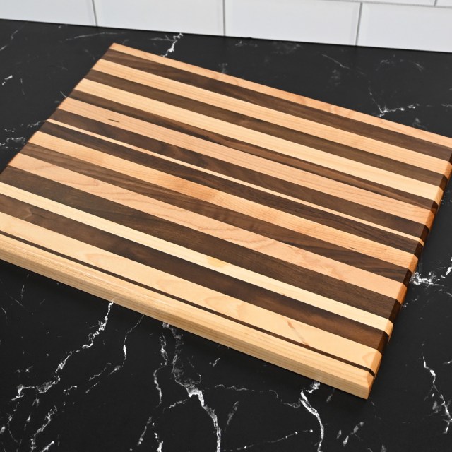 Walnut & Maple Edge Grain Cutting Board - Image 3